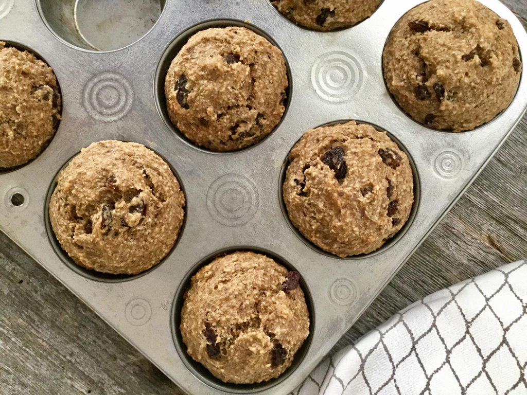 Easy & Healthy Oat Bran Applesauce Muffins